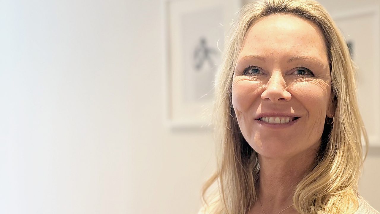 Dr Sophie Martella Favre dans son cabinet parisien